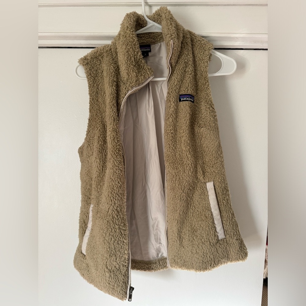 Patagonia beige zip up fleece